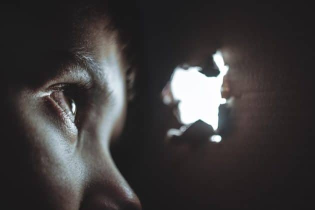 Mag je zomaar een spycam in je huis installeren